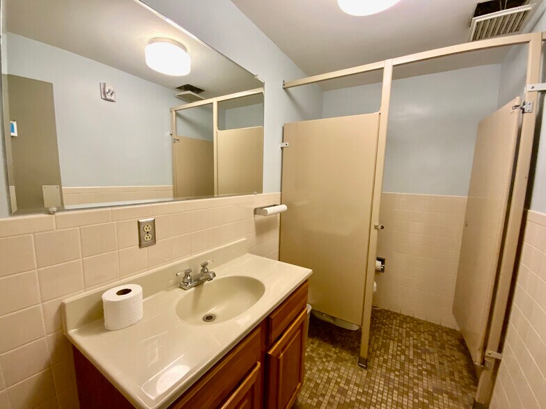 More Photos Of 6027 W Vliet St, Milwaukee Storefront Retail Office For Sale
