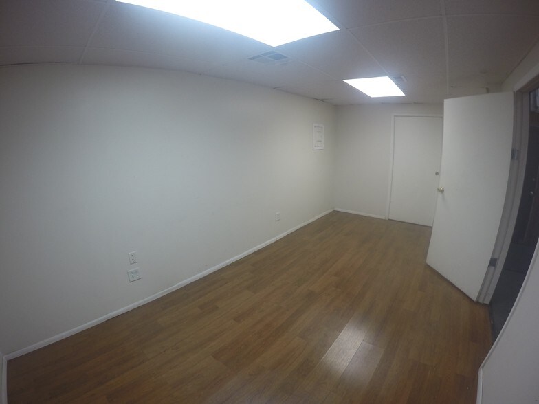 More Photos Of 8111-8113 NW 54th St, Miami Warehouse For Lease