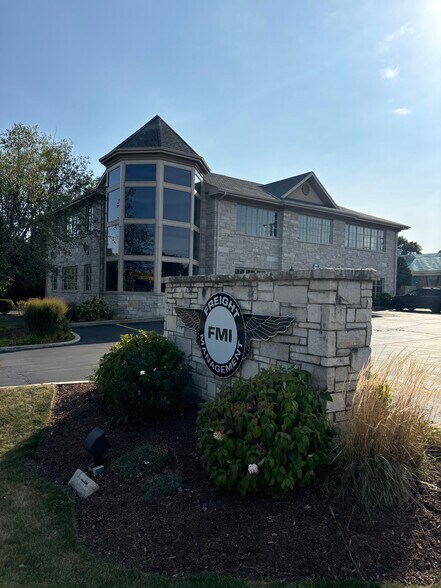 More Photos Of 739 North Ave, Glendale Heights Loft Creative Space For Lease