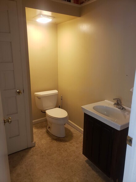 More Photos Of 3528 Warsaw Ave, Cincinnati Light Distribution For Lease