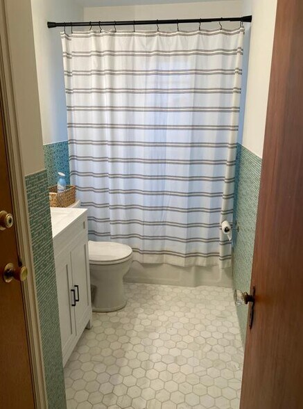 More Photos Of 404 S Clay Ave, Kirkwood Office For Lease