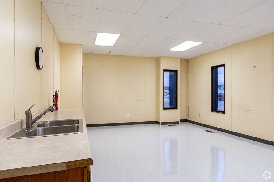 More Photos Of 651 Columbus Ave, West Branch Warehouse For Lease