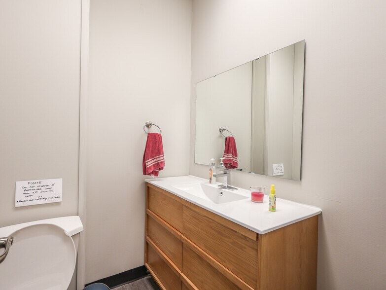 More Photos Of 5002 50 st, Stettler Flex For Sale