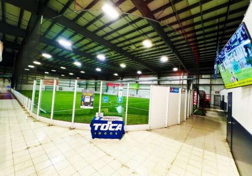 More Photos Of 3601 145th St, Burnsville Sports And Entertainment For Lease