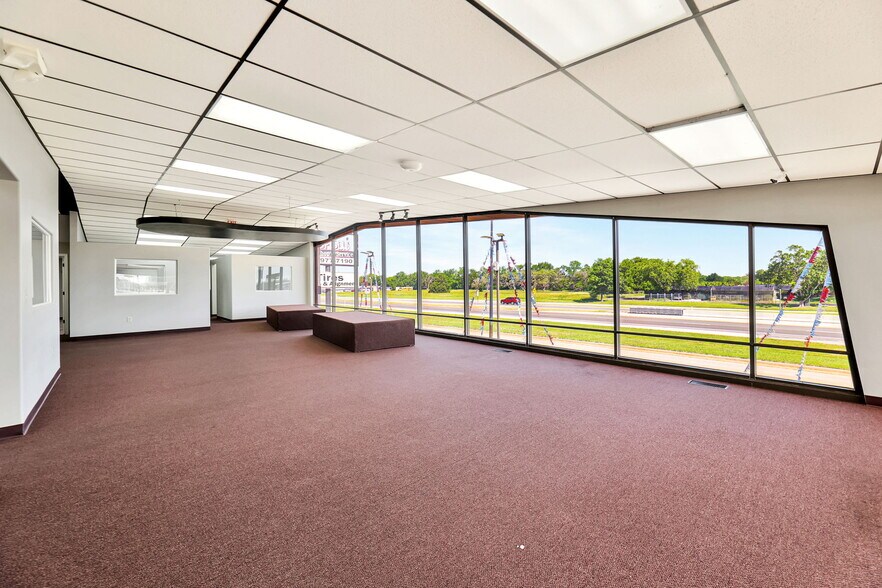 More Photos Of 11209 W Kellogg, Wichita Auto Dealership For Sale