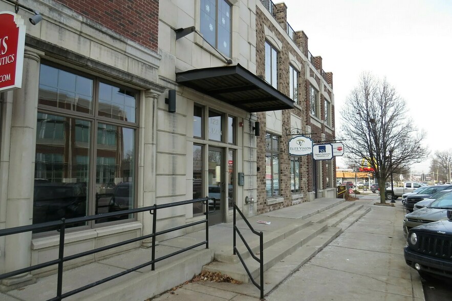 More Photos Of 123 N Main St, Crown Point Coworking Space