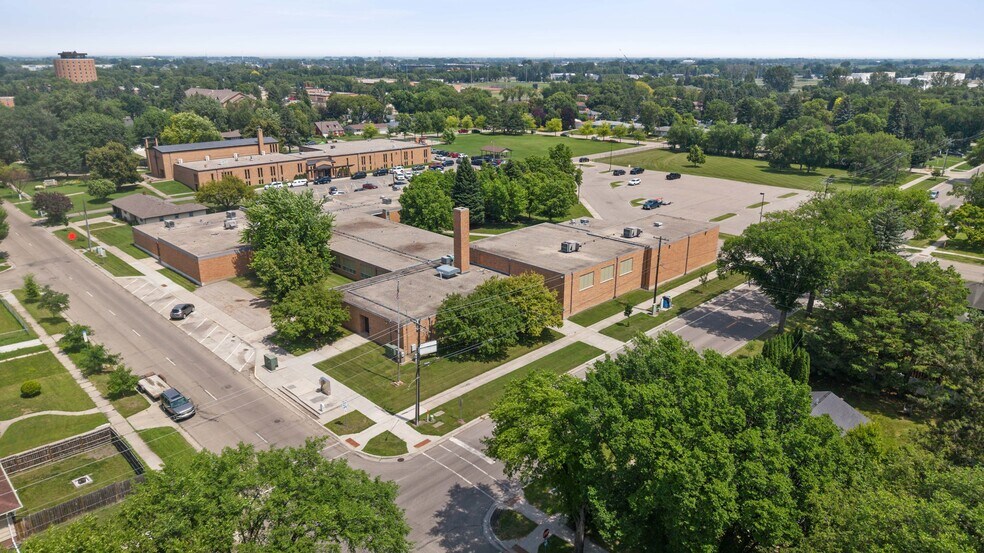 More Photos Of 1110 S 14th St, Moorhead Specialty For Sale