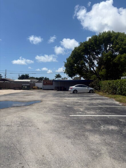 More Photos Of 250 NE 44th St, Oakland Park Auto Repair For Sale
