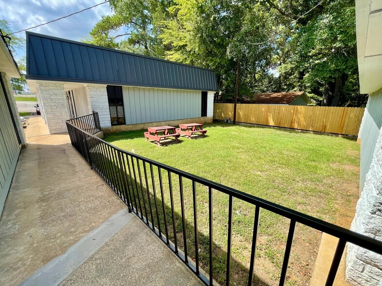 More Photos Of 2400 South St, Nacogdoches Office For Sale