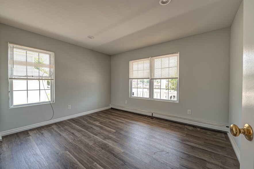 More Photos Of 2163 Sunrise Hwy, Islip Office For Sale