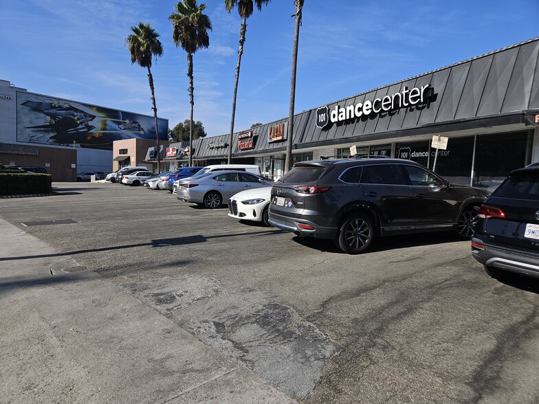 Primary Photo Of 3242-3278 Cahuenga Blvd W, Los Angeles Unknown For Lease