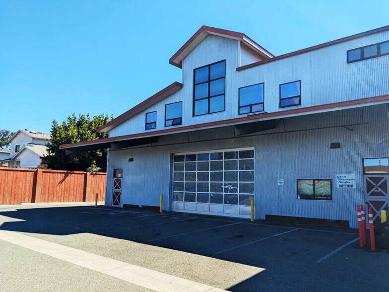 Primary Photo Of 80 Airport Blvd, Freedom Service For Lease