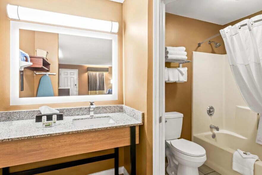 More Photos Of 164 Jameson Inn Dr, Forest City Hotel For Sale