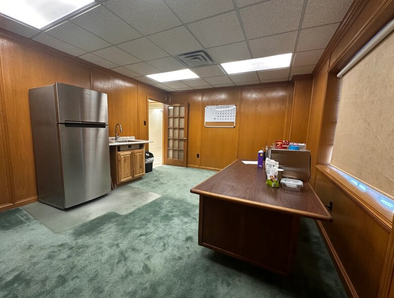 More Photos Of 2702 Shepherd St, Abilene Office For Sale