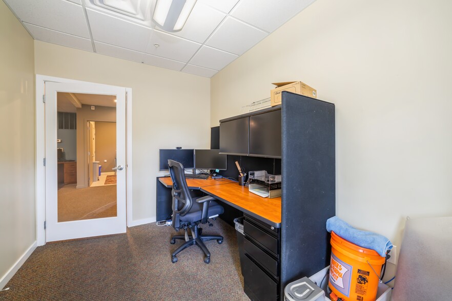 More Photos Of 54 Friends Ln, Newtown Office For Sale