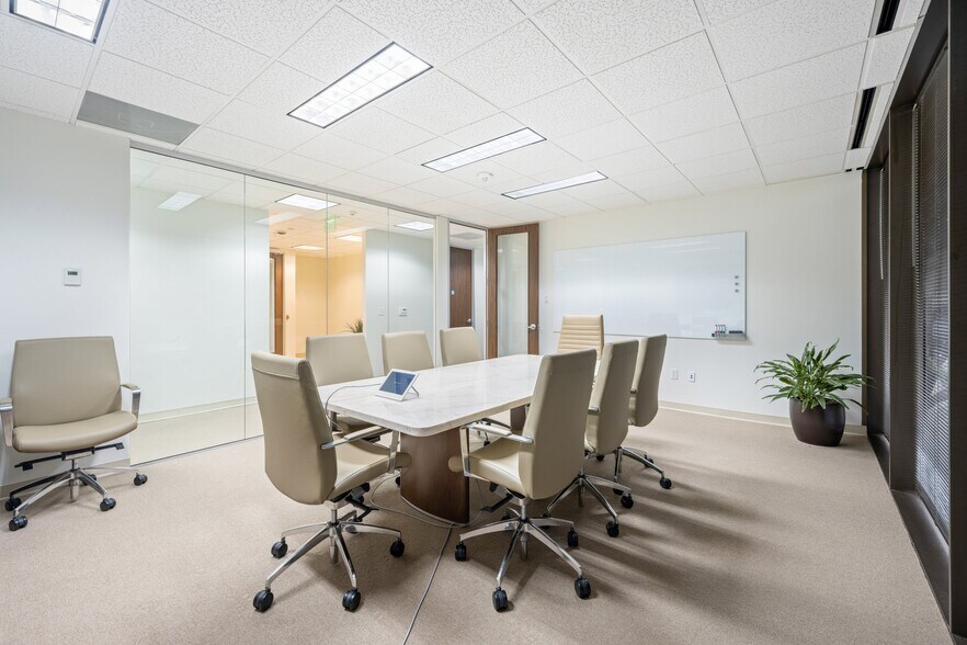 More Photos Of 4560 Belt Line Rd, Addison Medical For Lease