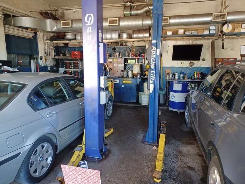 More Photos Of 1380 Wellington St W, Ottawa Auto Repair For Sale