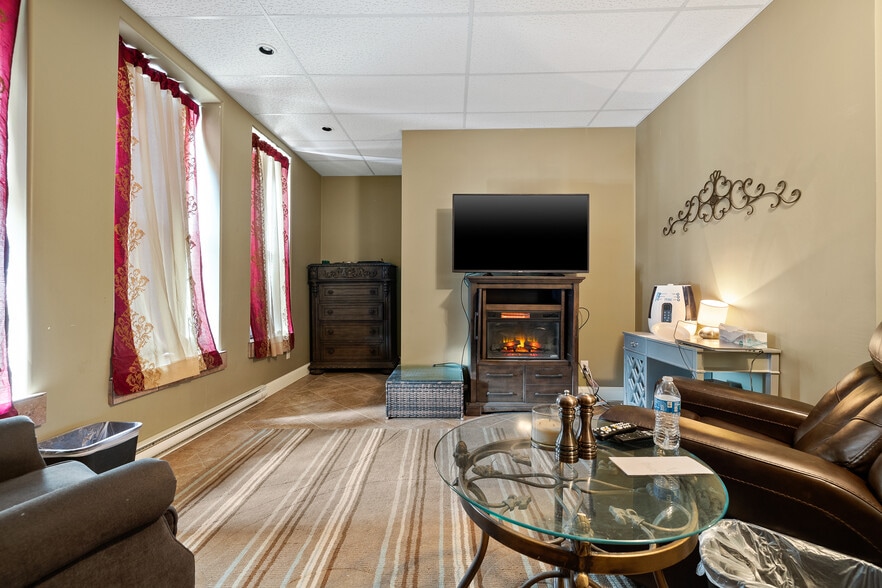 More Photos Of 603 N River St, Hot Springs Hotel For Lease