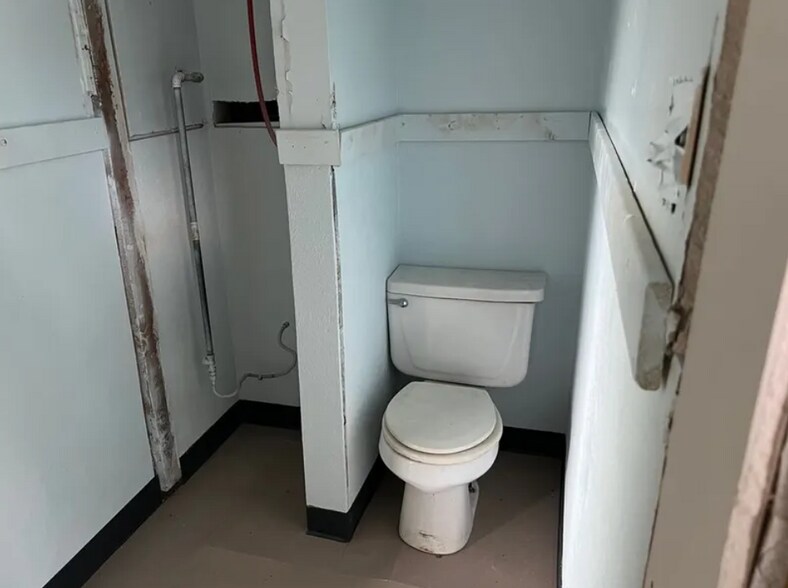 More Photos Of 569 Bear Dr, Timpson Medical For Sale