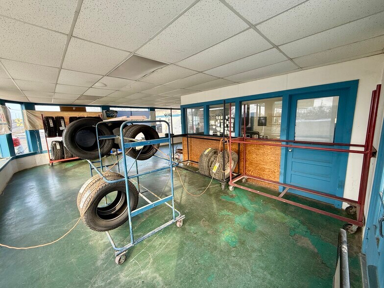 More Photos Of 400 Center St, Marysville Service For Sale