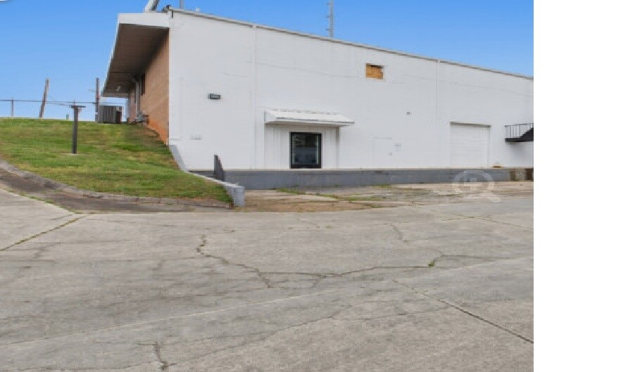 More Photos Of 635 Industrial Blvd, Gainesville Warehouse For Lease