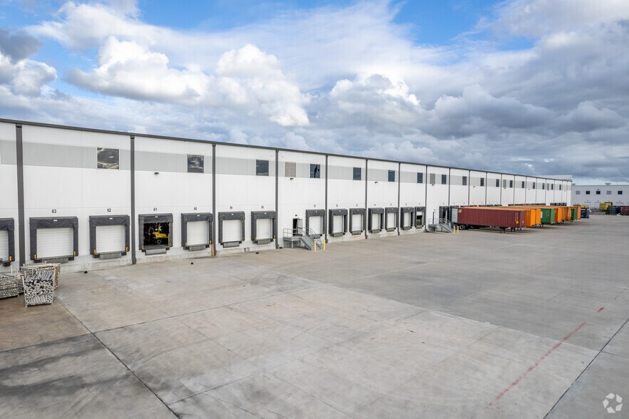 More Photos Of 10565 Red Bluff Rd, Pasadena Distribution For Lease