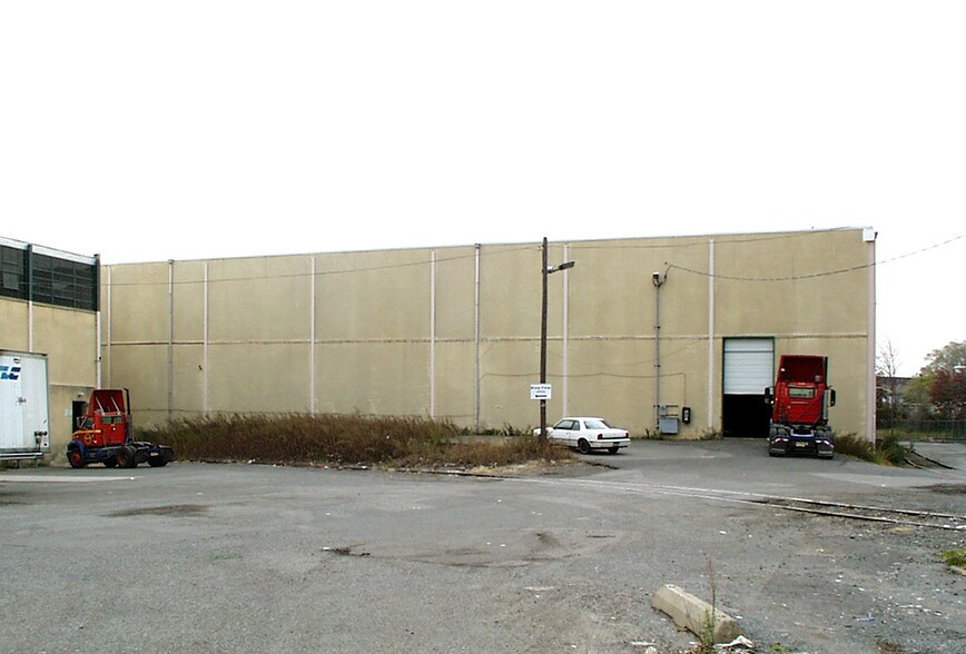 More Photos Of 860-862 Fairmount Ave, Elizabeth Warehouse For Lease