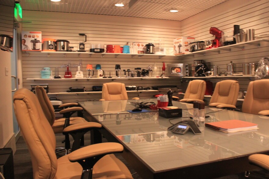 More Photos Of 2475 Hollywood Blvd, Hollywood Office For Lease