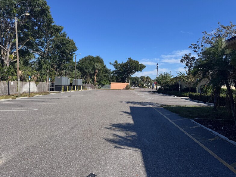 More Photos Of 4555 S Manhattan Ave, Tampa Hospital For Sale