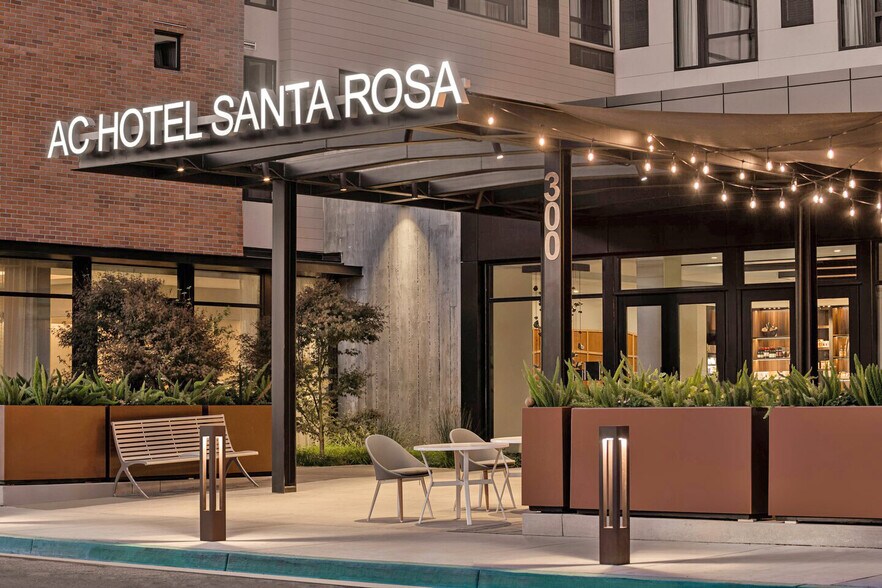 More Photos Of 300 Davis St, Santa Rosa Hotel For Lease