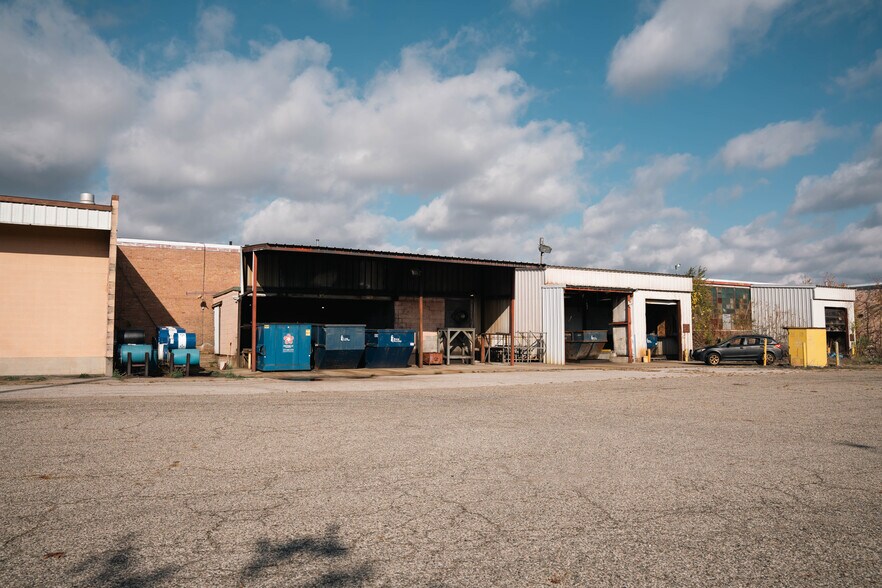 More Photos Of 1185 E Keating Ave, Muskegon Manufacturing For Sale