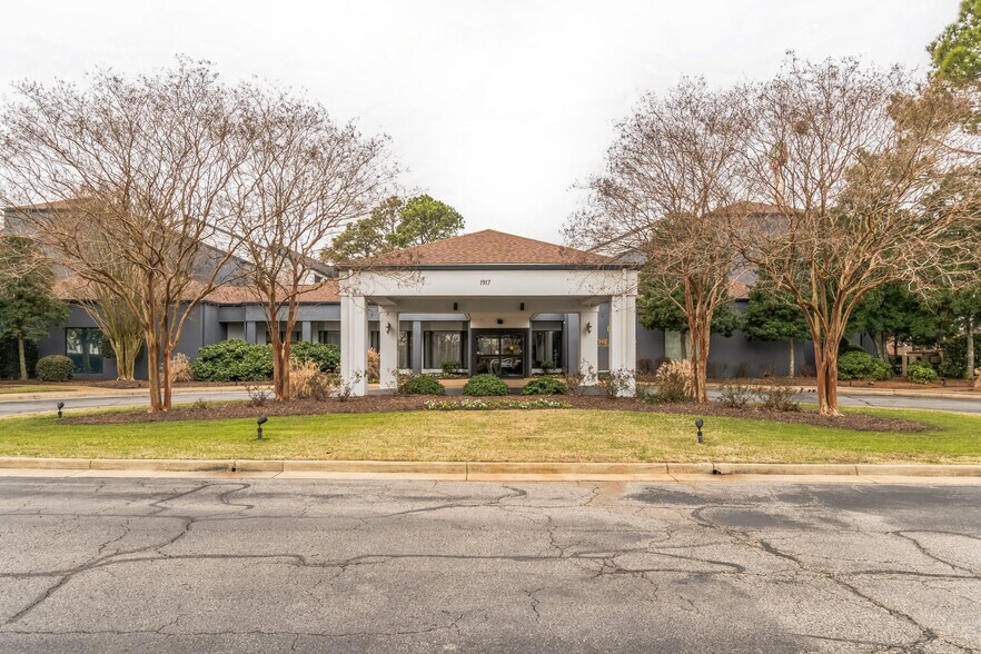More Photos Of 1917 Coliseum Dr, Hampton Hotel For Sale