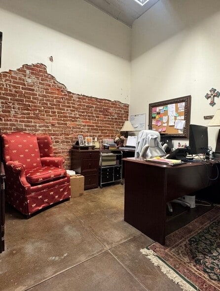 More Photos Of 216 N Bryan Ave, Bryan Office For Sale