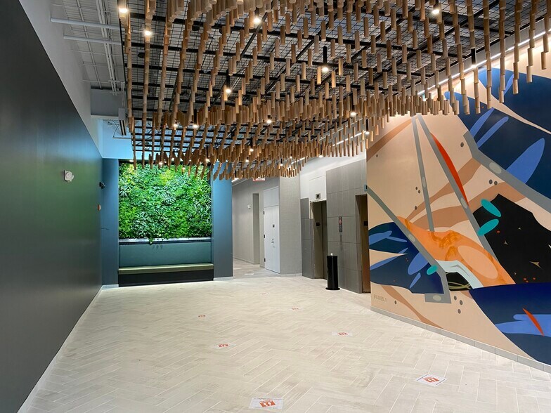 More Photos Of 820 Davis St, Evanston Office For Lease