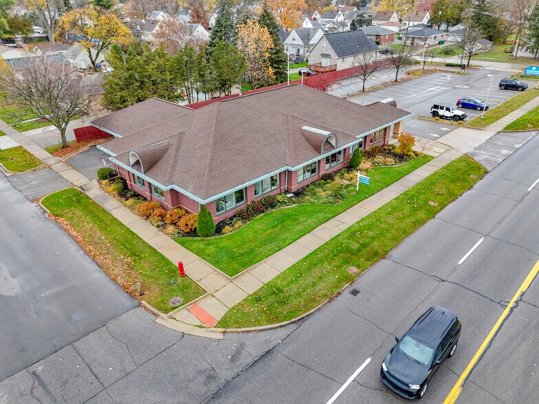 More Photos Of 27621 Warren Rd, Garden City Freestanding For Lease