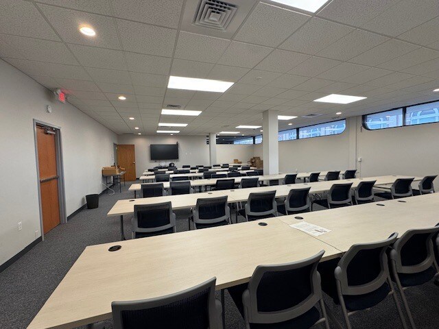 More Photos Of 100 E Market St, Lewistown Flex For Lease