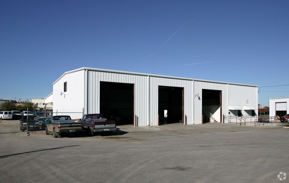 More Photos Of 1731 S San Marcos, San Antonio Unknown For Lease