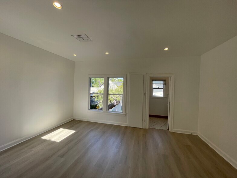 More Photos Of 418-420 N Larchmont Blvd, Los Angeles Office For Lease