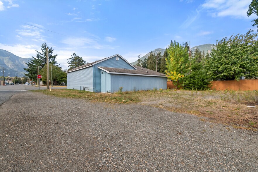 More Photos Of 841 4th Av, Hope Flex For Sale