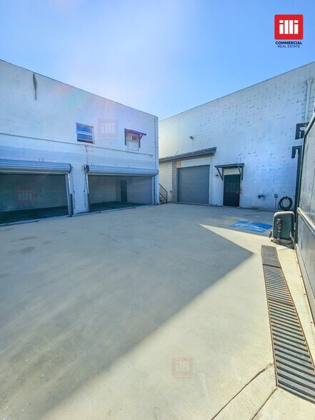 More Photos Of 14737 Arminta St, Panorama City Manufacturing For Lease