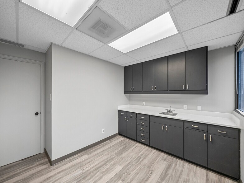 More Photos Of 375 Municipal Dr, Richardson Medical For Sale
