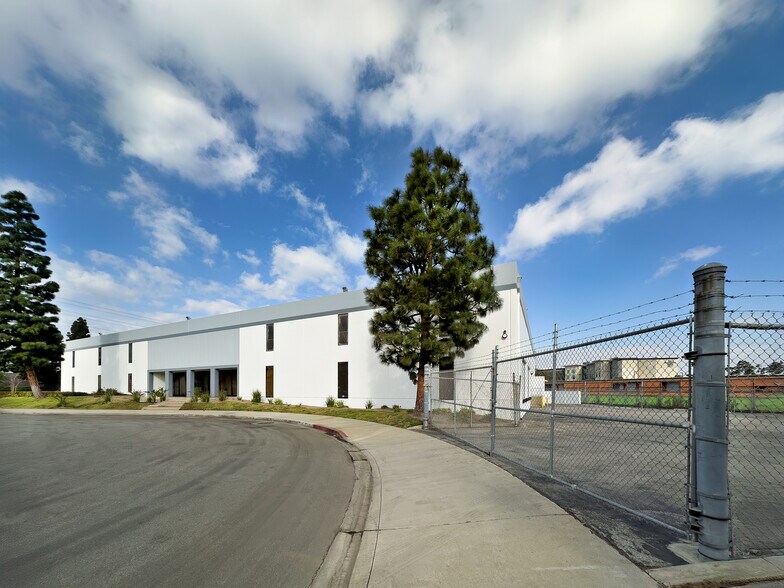 More Photos Of 2551 Santa Fe Ave, Redondo Beach Light Manufacturing For Sale