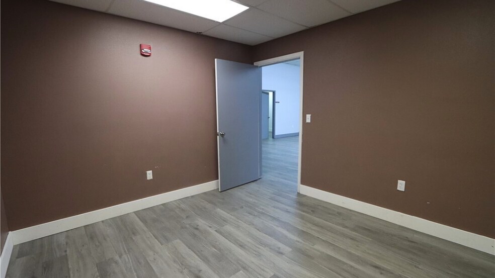 More Photos Of 420 E Ave C, Killeen Freestanding For Sale