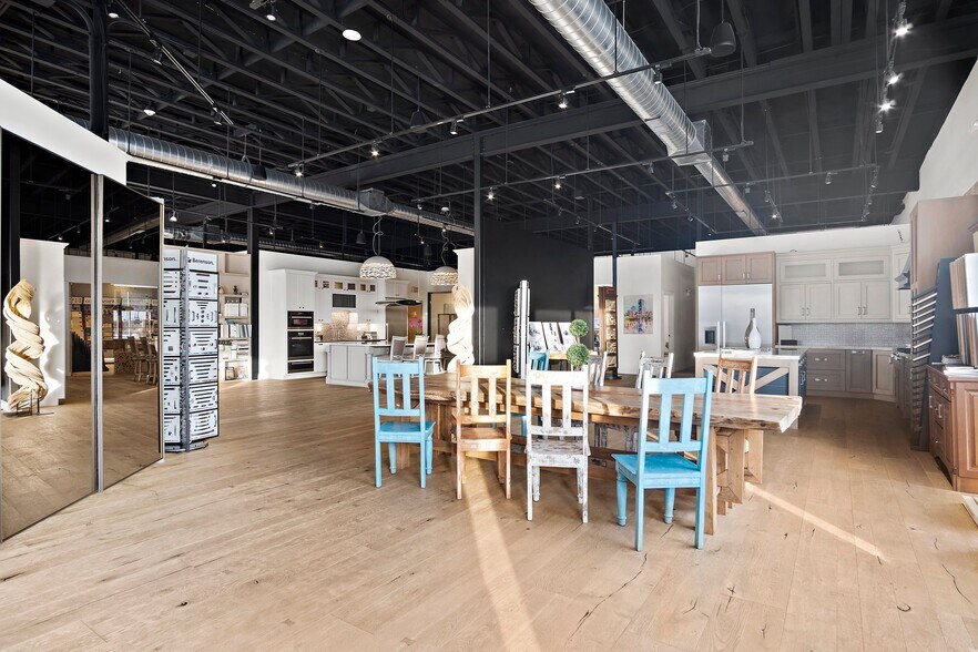 More Photos Of 47 Newbury St, Peabody Freestanding For Lease