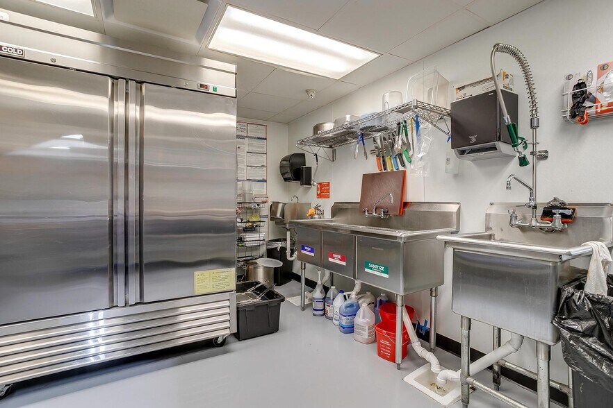 More Photos Of 316 Wilshire Blvd, Burleson Freestanding For Sale