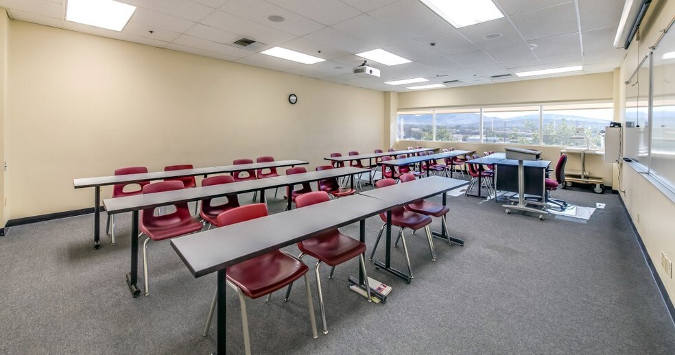 More Photos Of 1529 E Palmdale Blvd, Palmdale Office For Lease