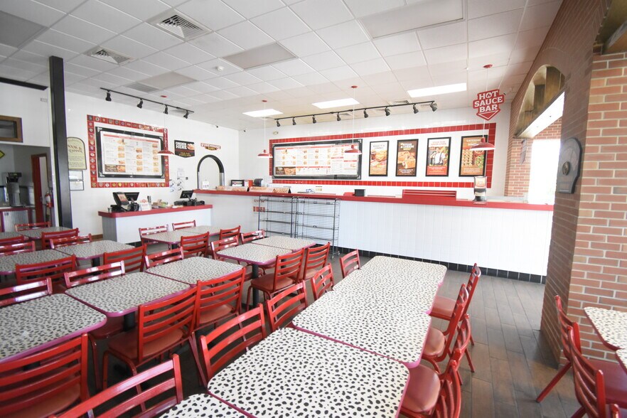 More Photos Of 253 N Bypass 35, Alvin Storefront For Lease