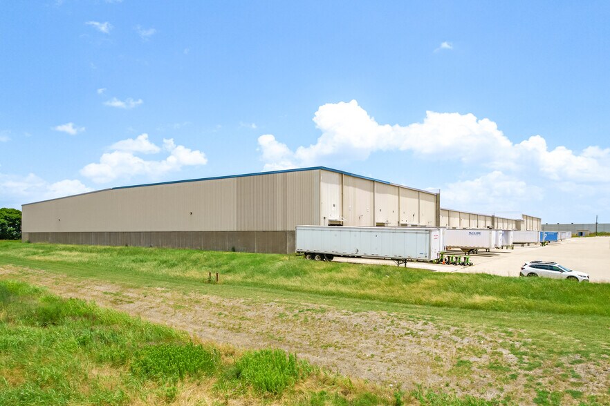 More Photos Of 2412 Wilsonart Dr, Temple Warehouse For Lease