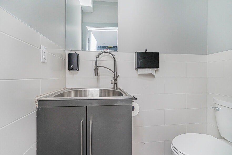 More Photos Of 259 Walker St, Staten Island Office For Sale