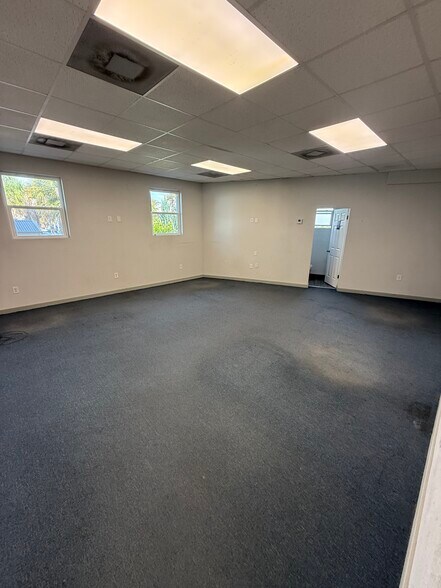 More Photos Of 1955 3rd Ave S, Saint Petersburg Warehouse For Lease